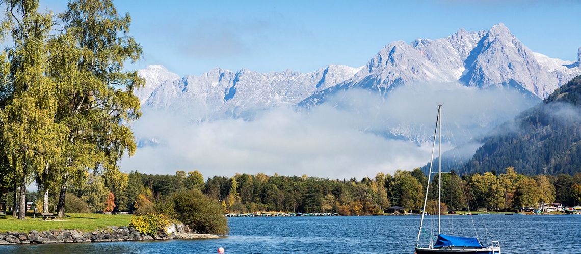 Zell am See ist die Bezirkshauptstadt des gleichnamigen im österreichischen Bundesland Salzburg gelegenen Bezirks mit 9544 Einwohnern. Die Wurzeln der Stadt reichen bis in die Bronzezeit zurück.